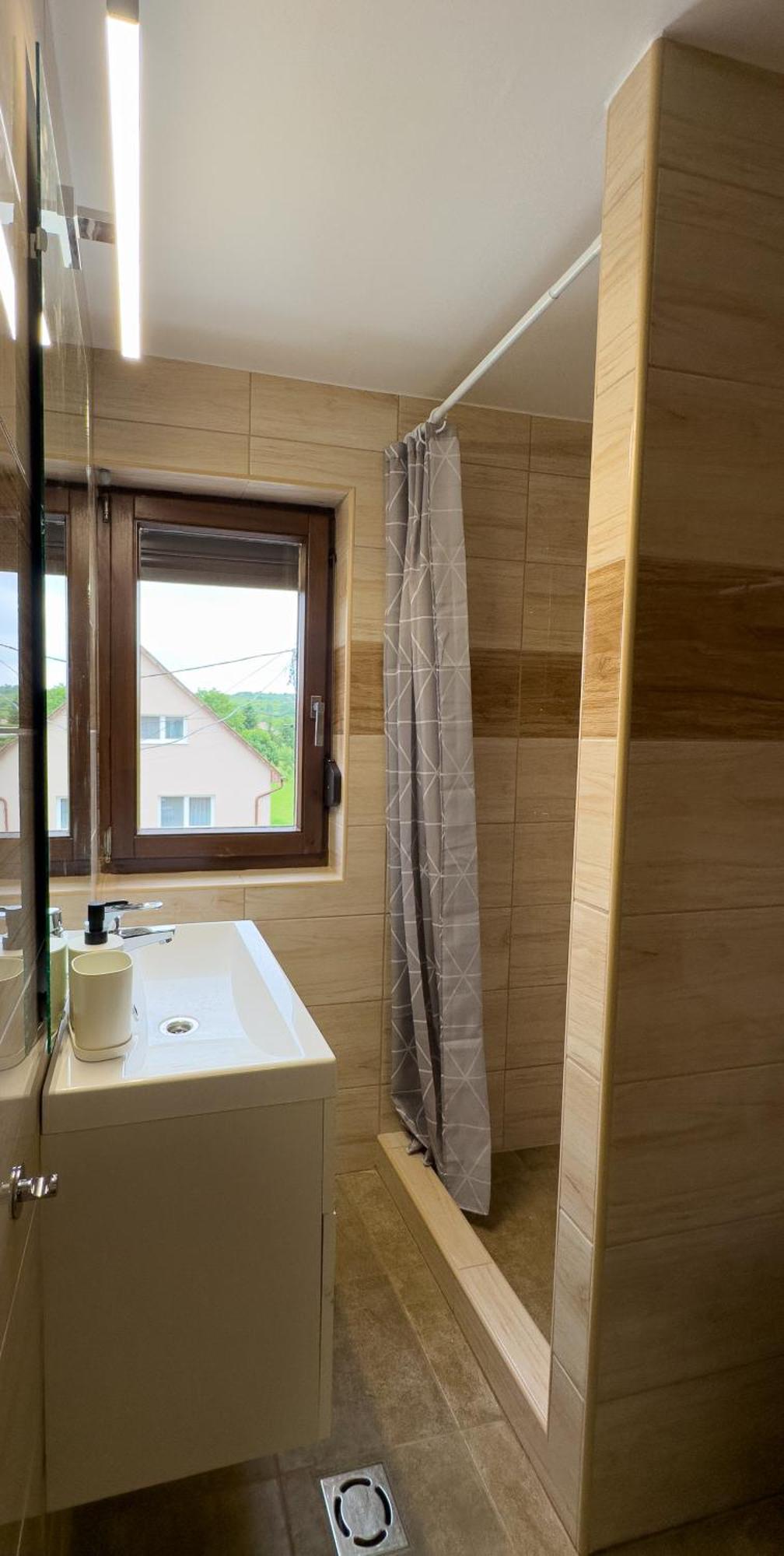 Rp Apartmanhaz Demjén Buitenkant foto