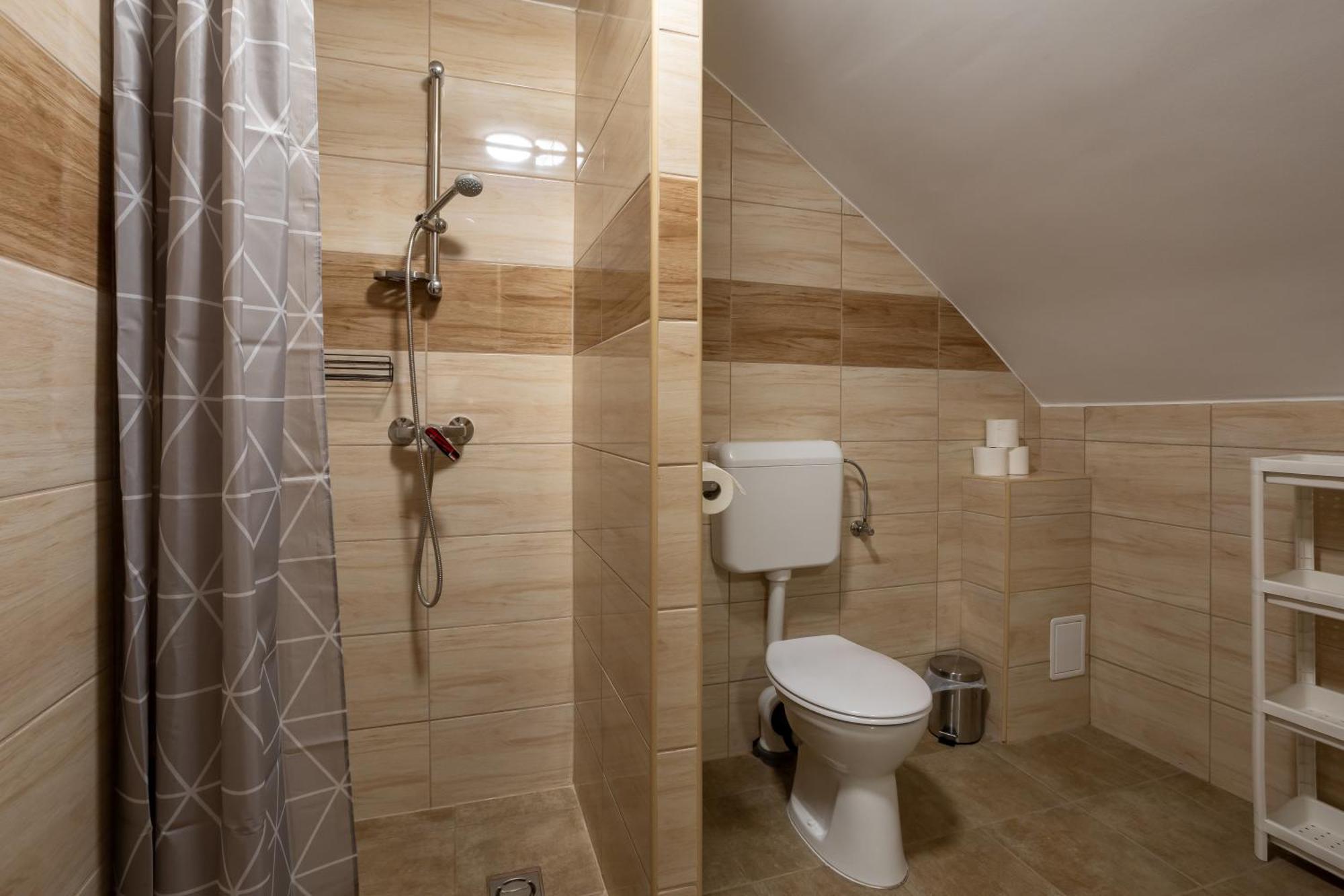 Rp Apartmanhaz Demjén Buitenkant foto