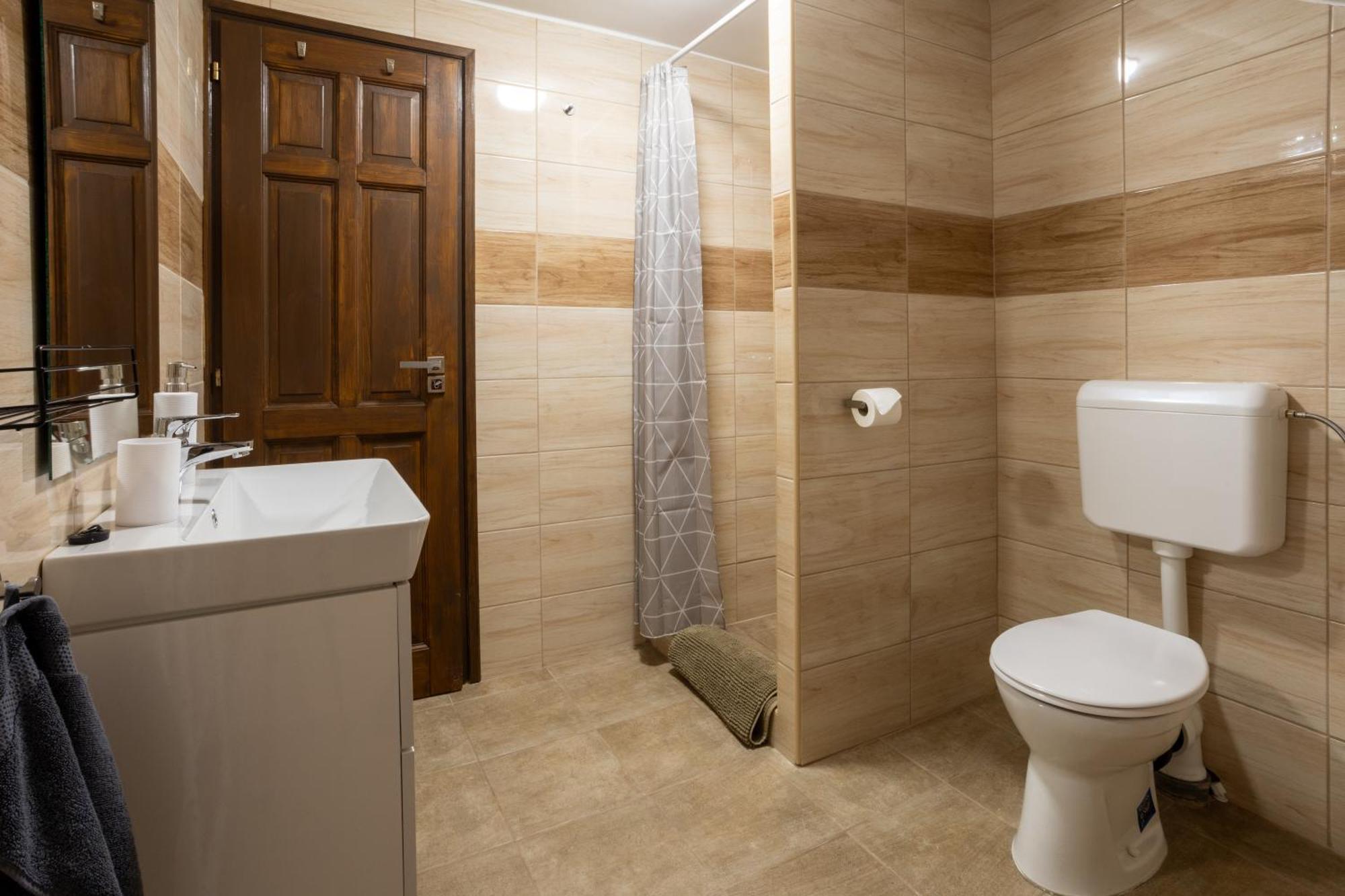 Rp Apartmanhaz Demjén Buitenkant foto